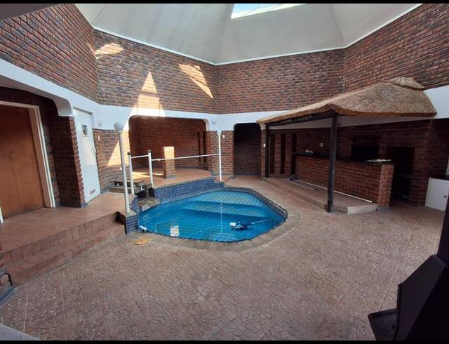 4 BEDROOM HOUSE FOR SALE IN PANORAMA
